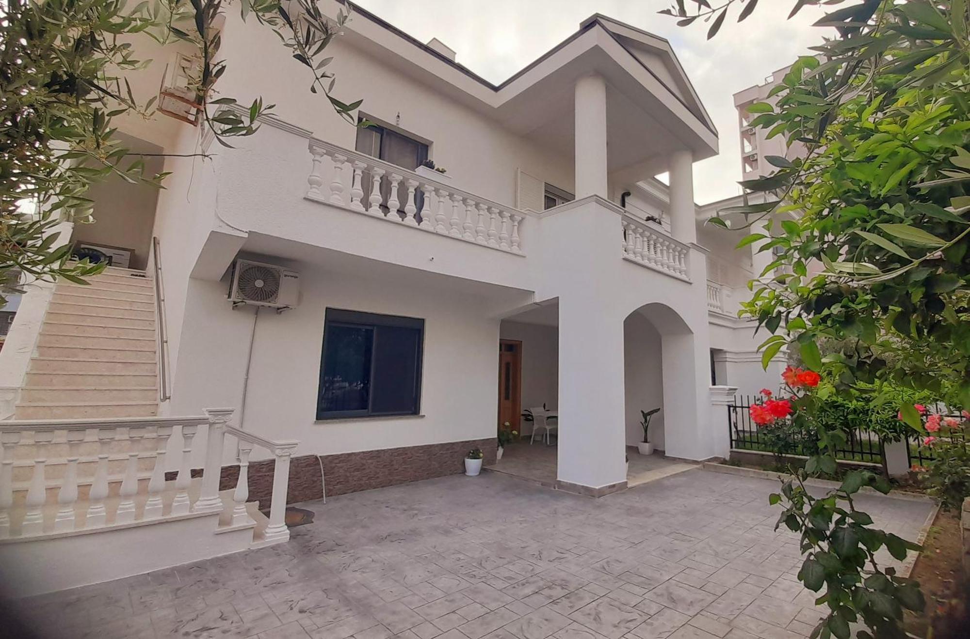 Villa Kurti Durrës Exteriör bild